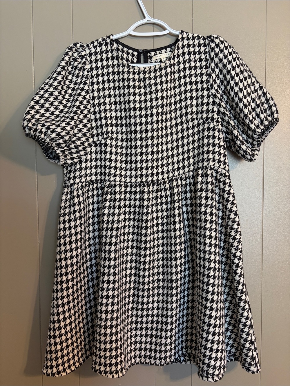 Girls Black and White Houndstooth Puff-Sleeve Dress